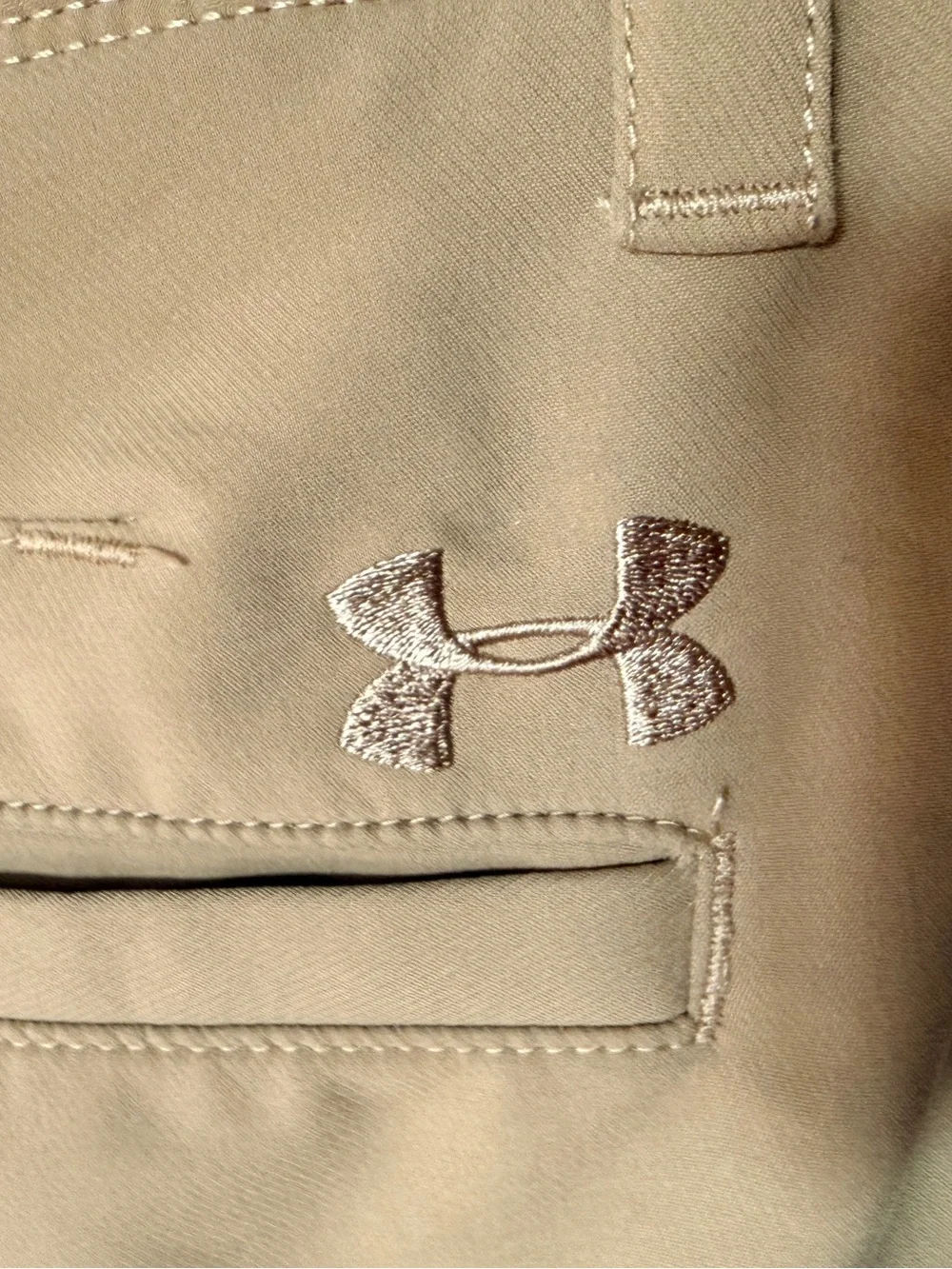 Under Armour Men’s Golf Khaki Pants Loose Fit Straight Leg ~ Sz 30/30 ~ VGUC
